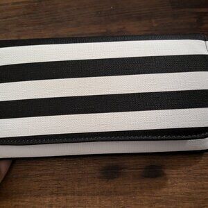 Kut from the Kloth wallet/billfold